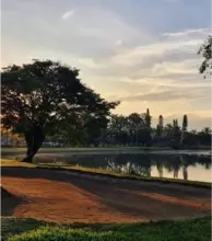 Campo de golf junto al lago
